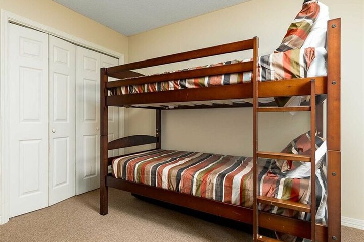 Room 6 of 7