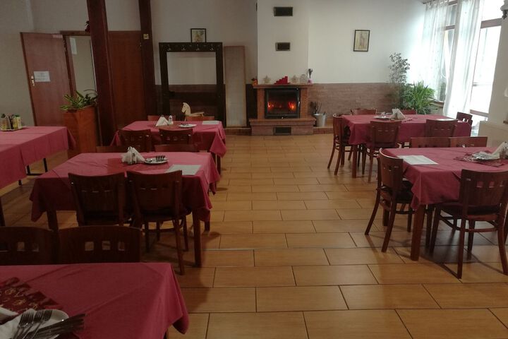 Dining 20 of 52