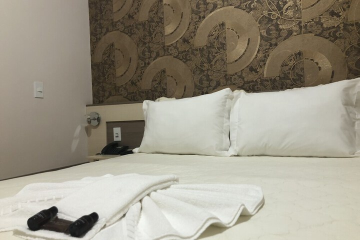 Room 6 of 16