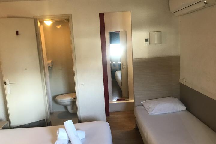 Room 16 of 64