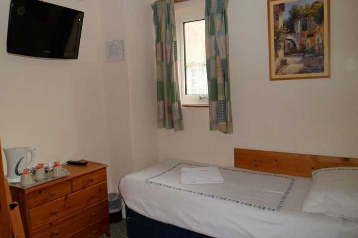 Room 9 of 19
