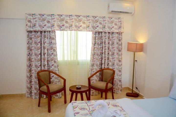 Room 9 of 33