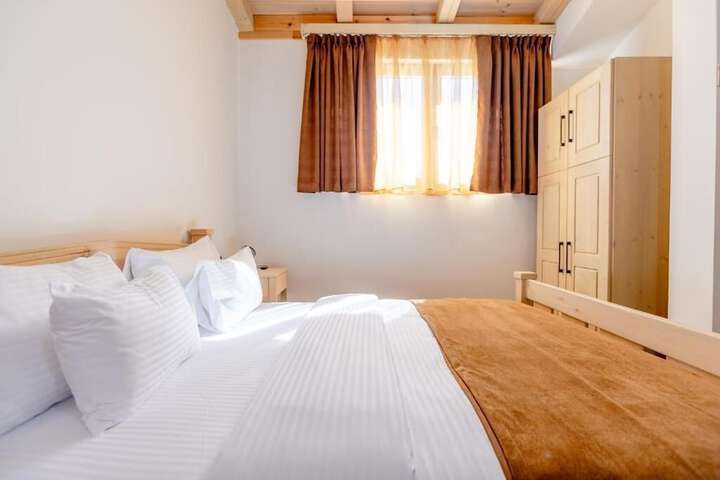 Room 18 of 33