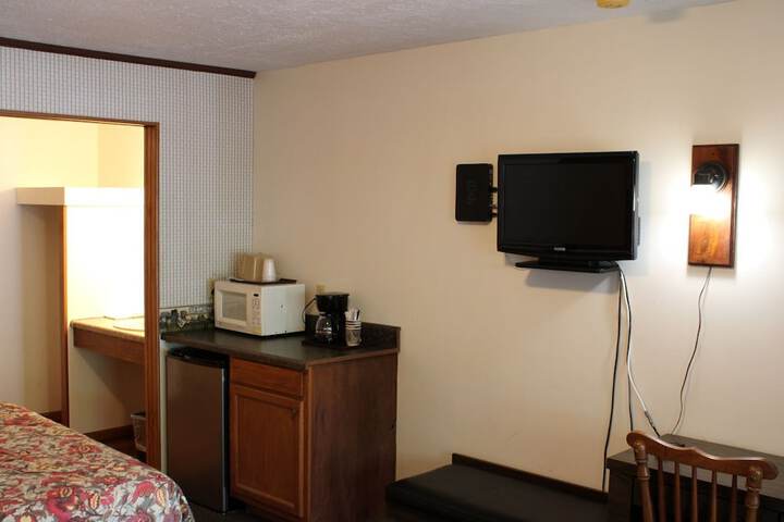 Room 5 of 16