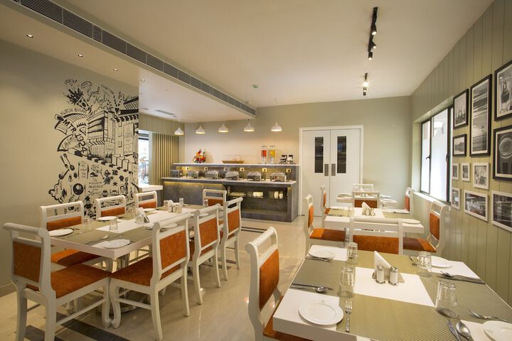 Dining 8 of 10