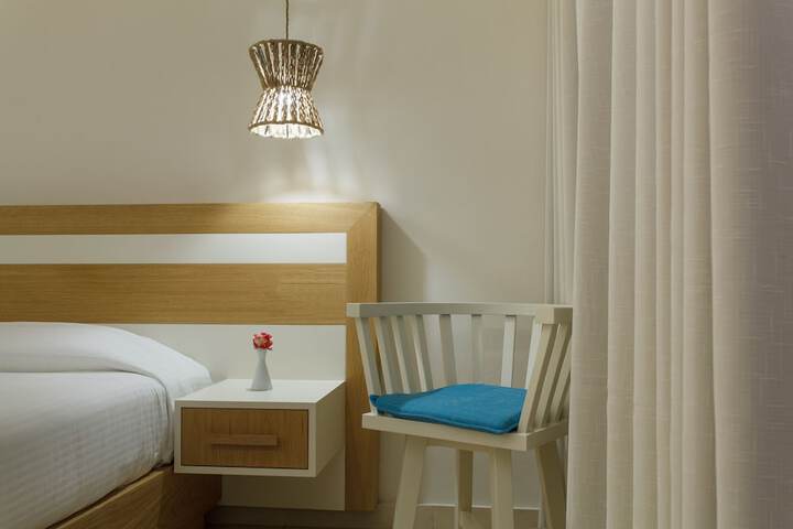 Room 8 of 144