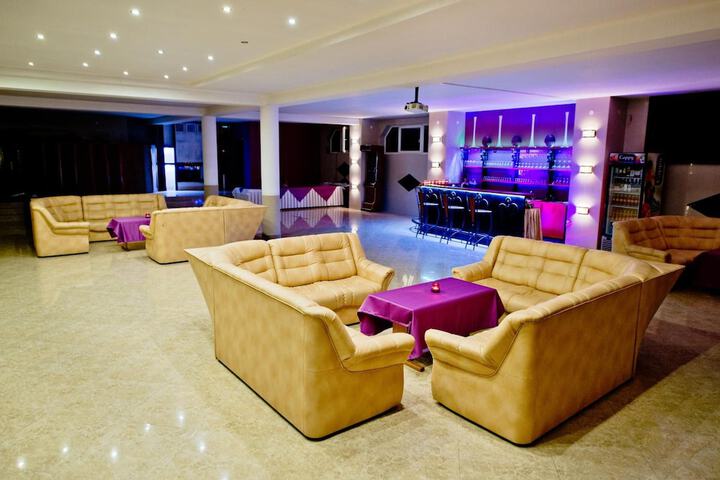 Entrance & Lobby