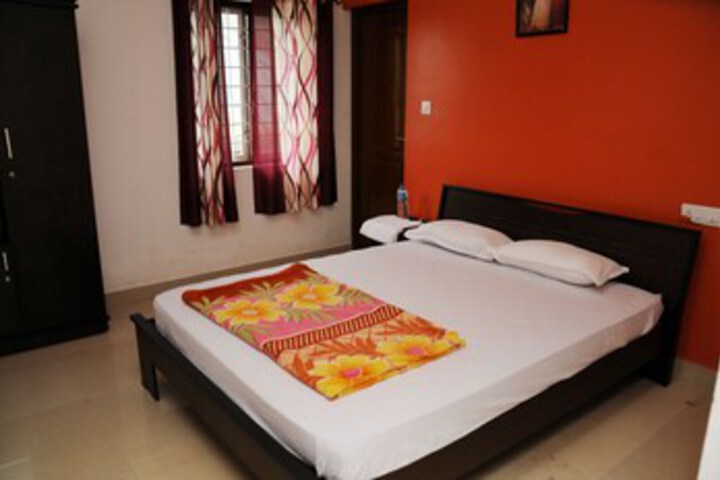 Room 10 of 12