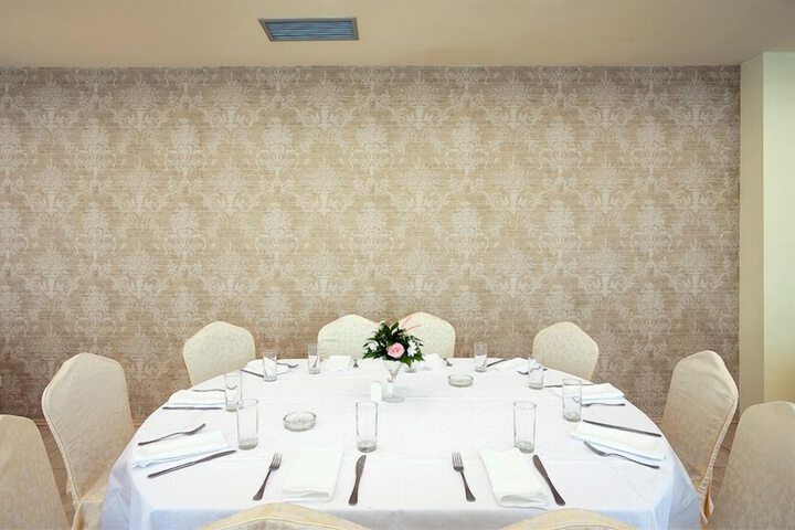 Dining 24 of 33