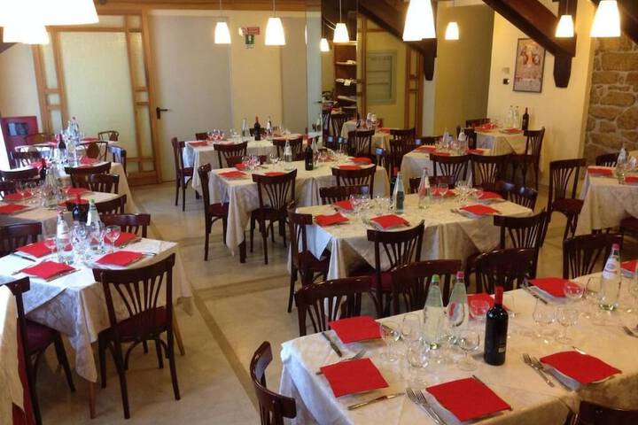 Dining 72 of 80