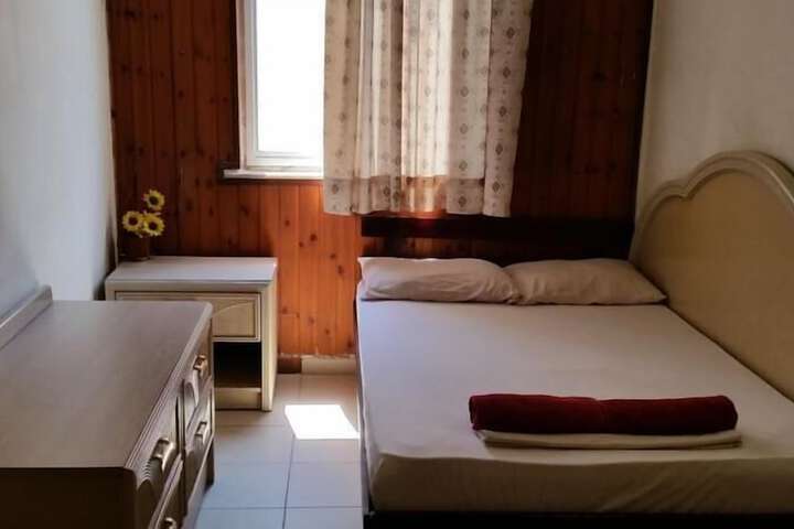 Room 9 of 34