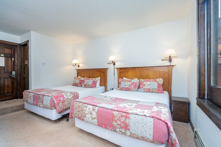 Photo of Manitou Lodge 2 Hotel Room by Alpine Lodging Telluride