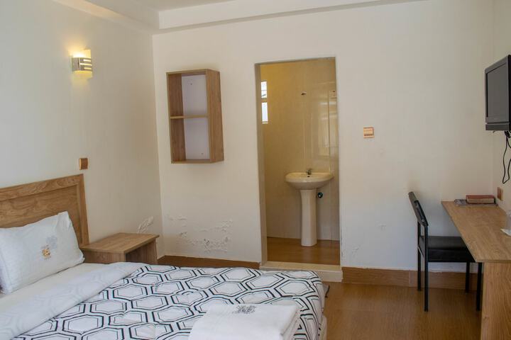 Room 15 of 37