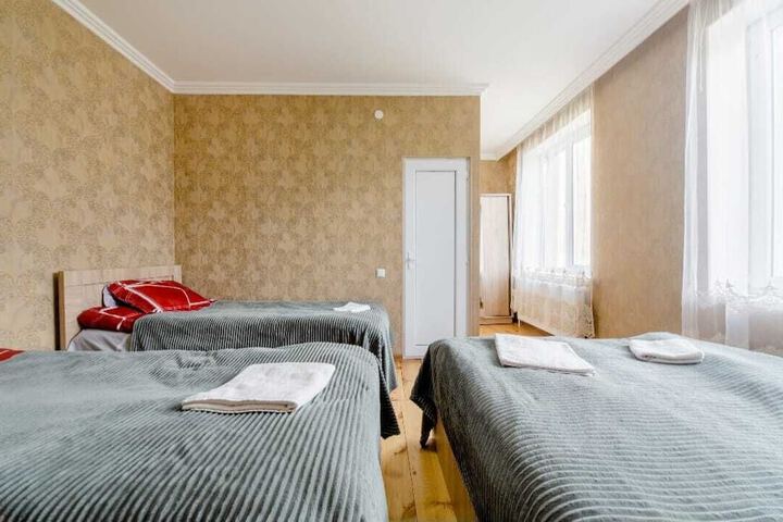 Room 5 of 12