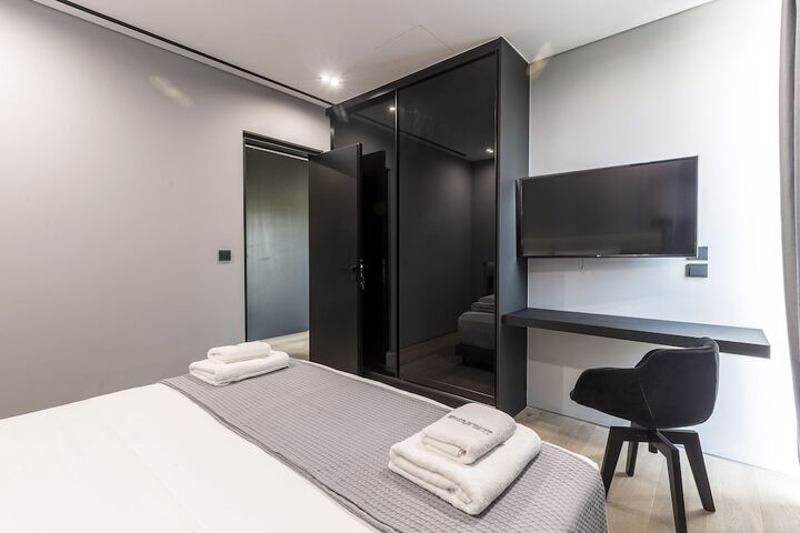 Room 35 of 182