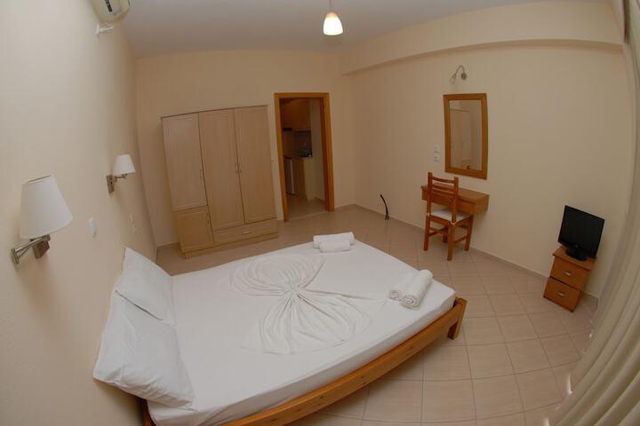 Room 13 of 35