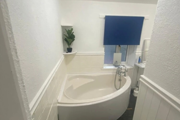 Room 6 of 11