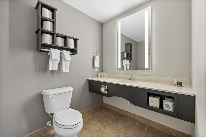 Room 30 of 46