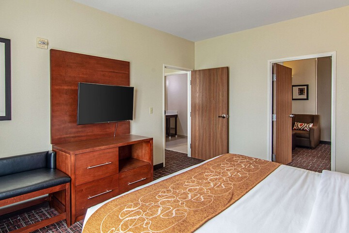 1 King Bed Suite (21 of 23)