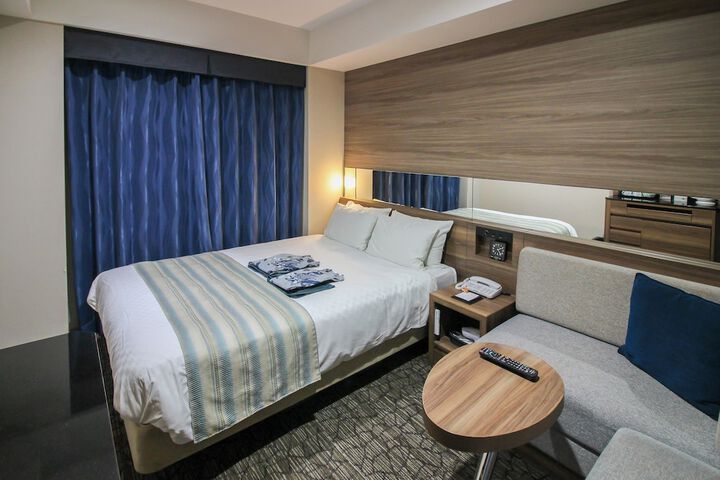 Room 8 of 47