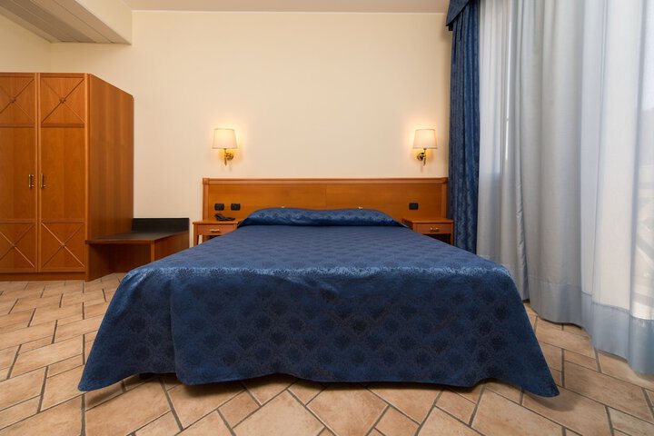 Room 40 of 120