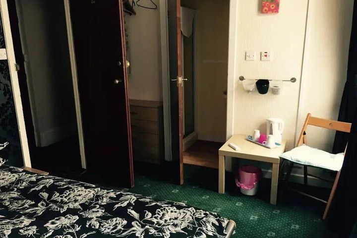 Room 2 of 14