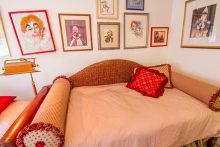 Room 16 of 22