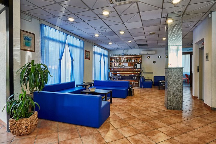 Entrance & Lobby