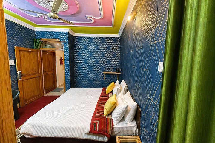 Room 8 of 35