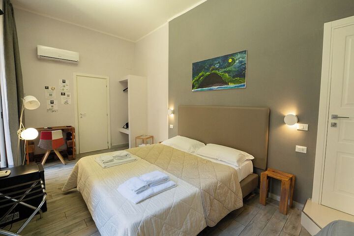 Room 176 of 309