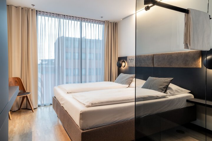 Room 27 of 111