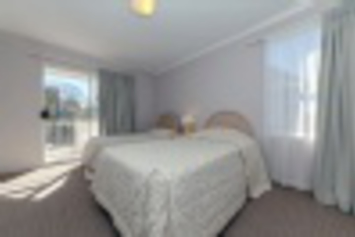 Room 52 of 216