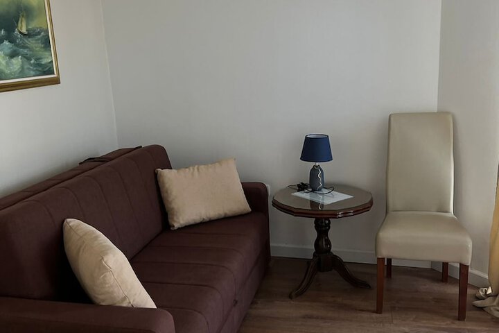 Room 9 of 74