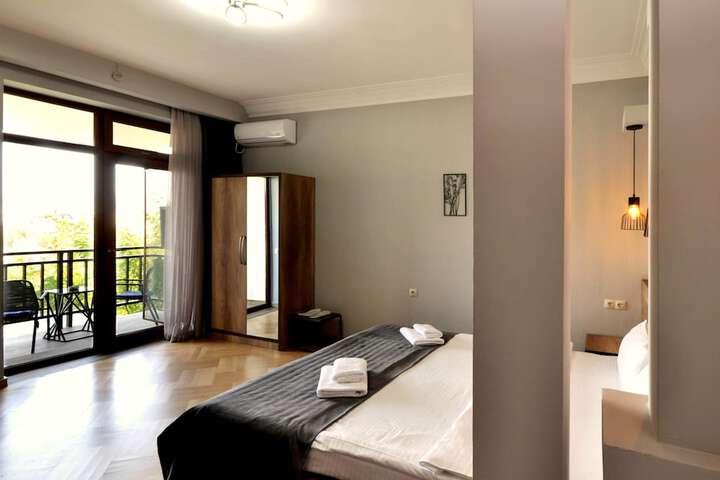 Room 19 of 46