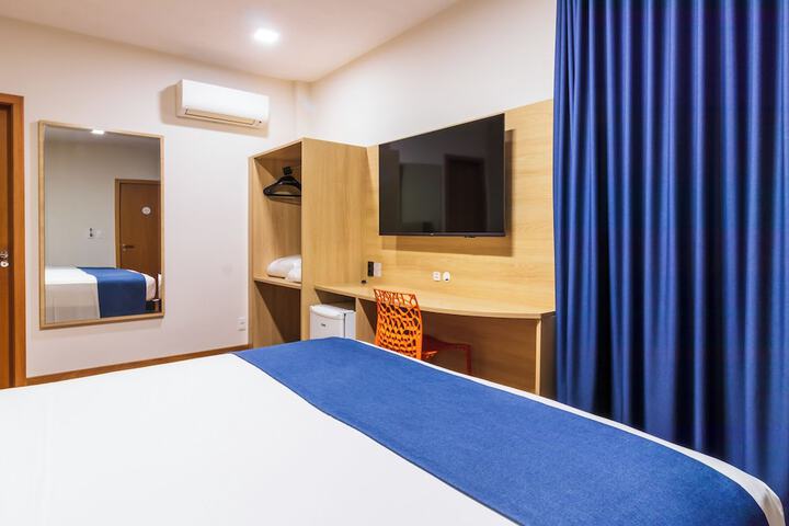 Room 17 of 102