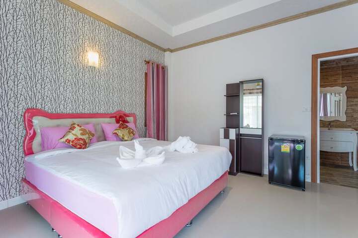 Room 4 of 26