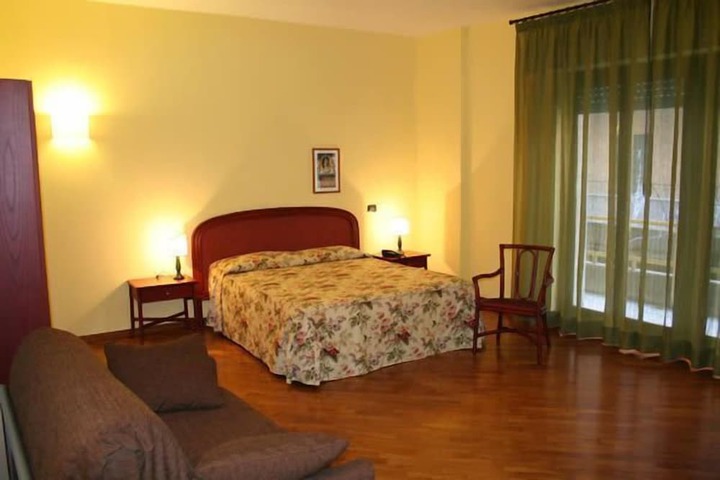 Room 4 of 13