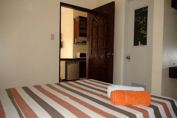 Room 4 of 76