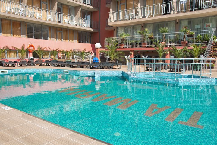 Pool 71 of 153