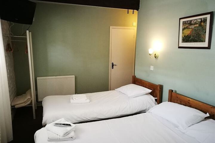 Room 6 of 34