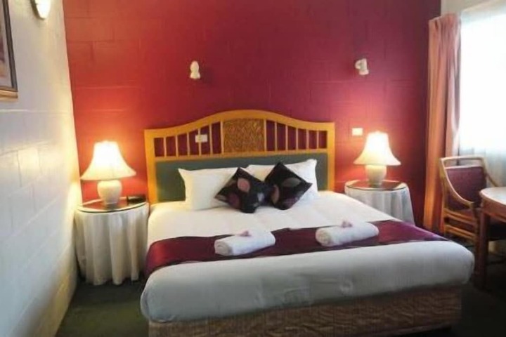 Room 4 of 12