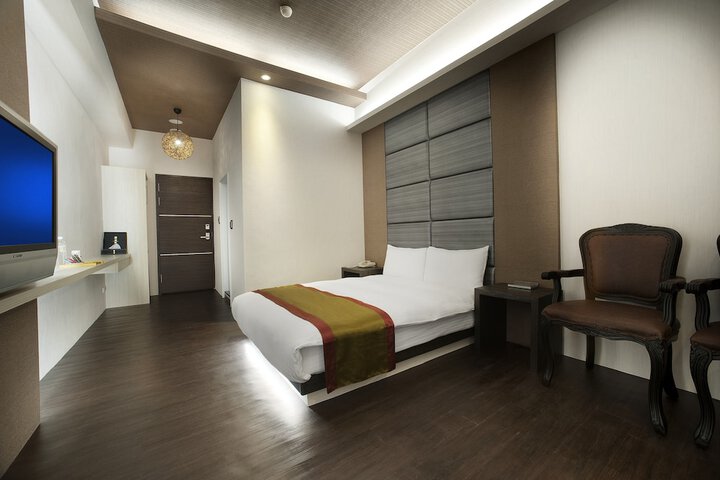 Room 17 of 38