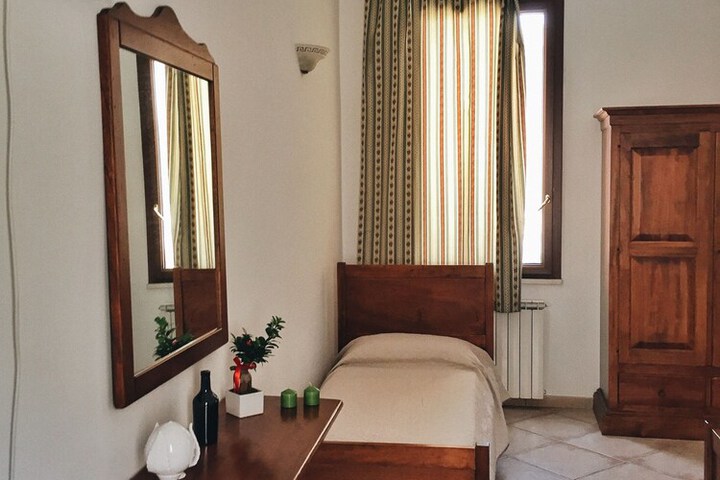 Room 3 of 36