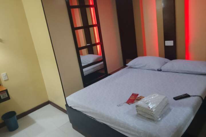 Room 10 of 27