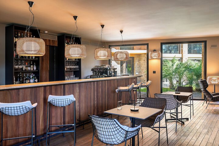 Lounge 67 of 78