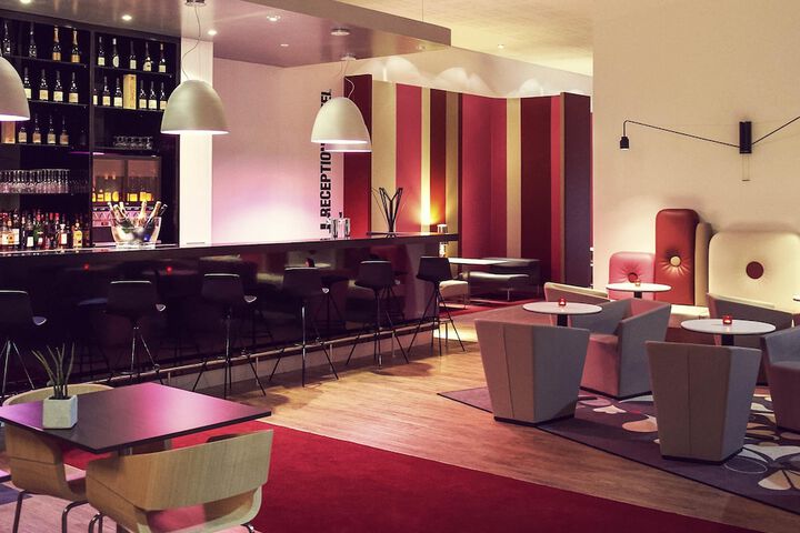 Lounge 57 of 73