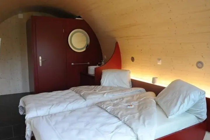 Room 3 of 16