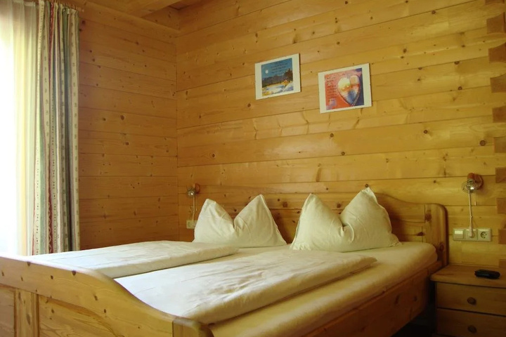 Room 4 of 15