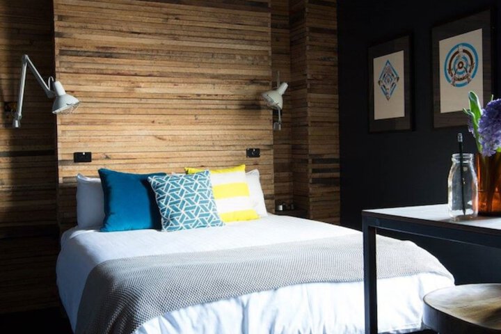 Room 4 of 37