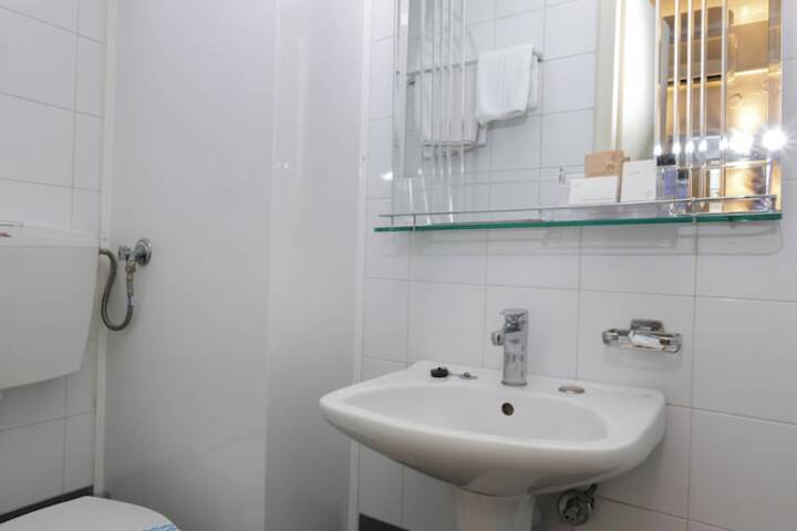 Room 35 of 58